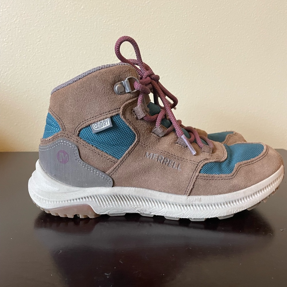 Merrell, Girls hikers, size 4 & in EUC.